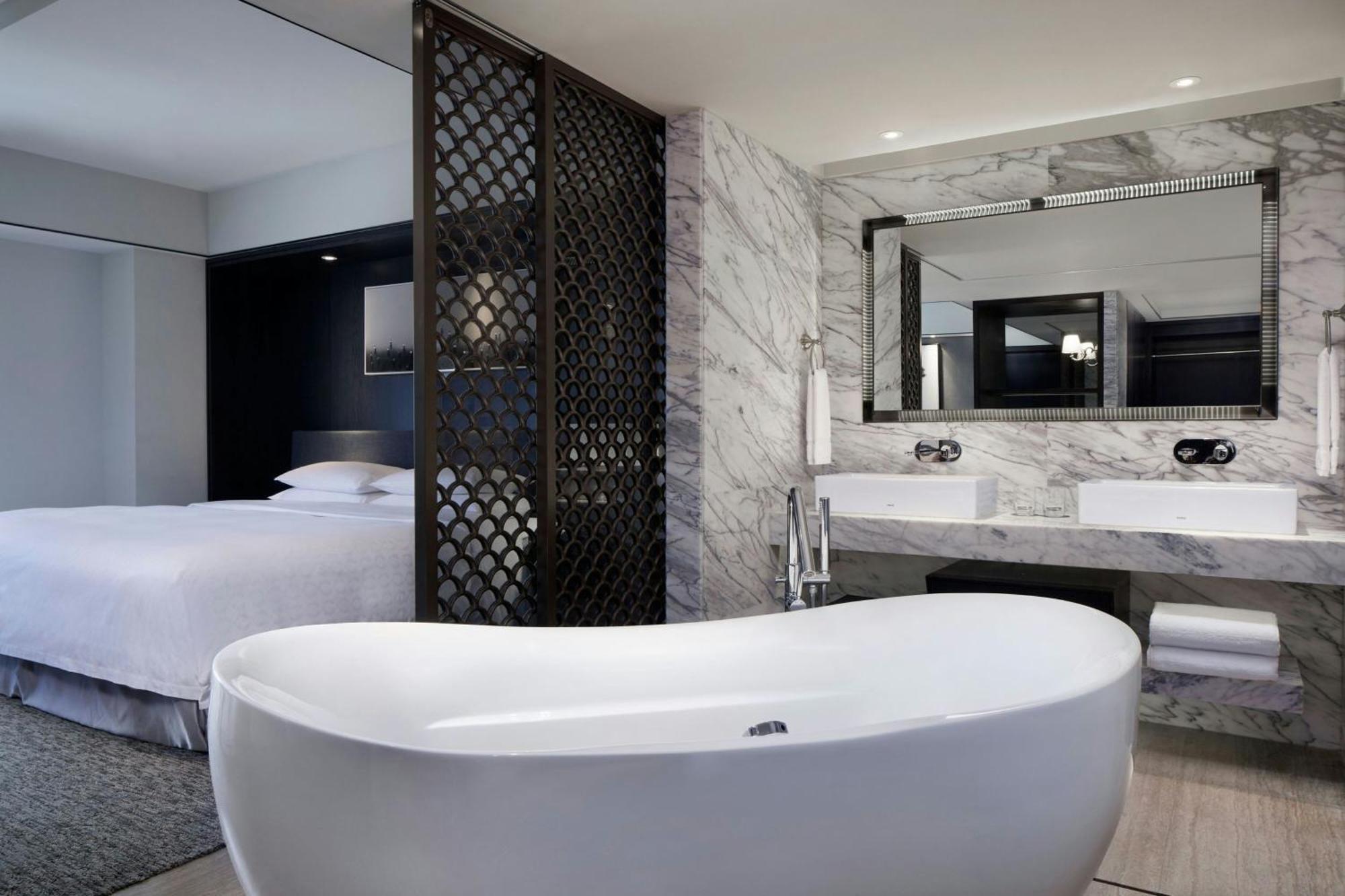 Sheraton Taitung Hotel Экстерьер фото A bathroom at the hotel