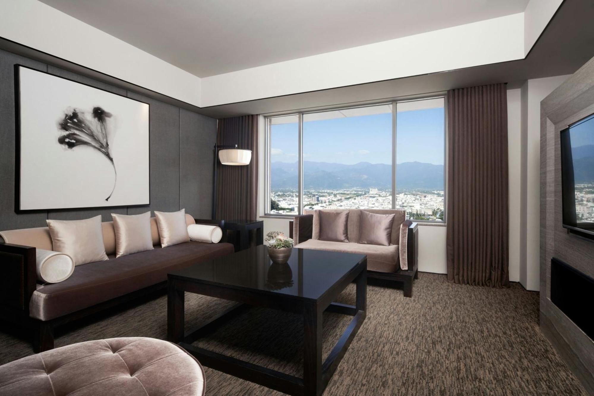 Sheraton Taitung Hotel Экстерьер фото A suite at the MGM Grand