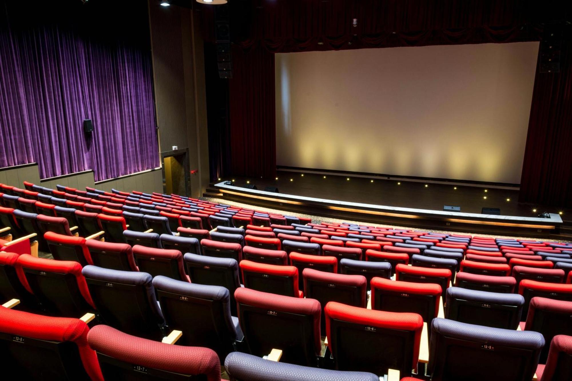 Sheraton Taitung Hotel Экстерьер фото The interior of the 2007-built theater