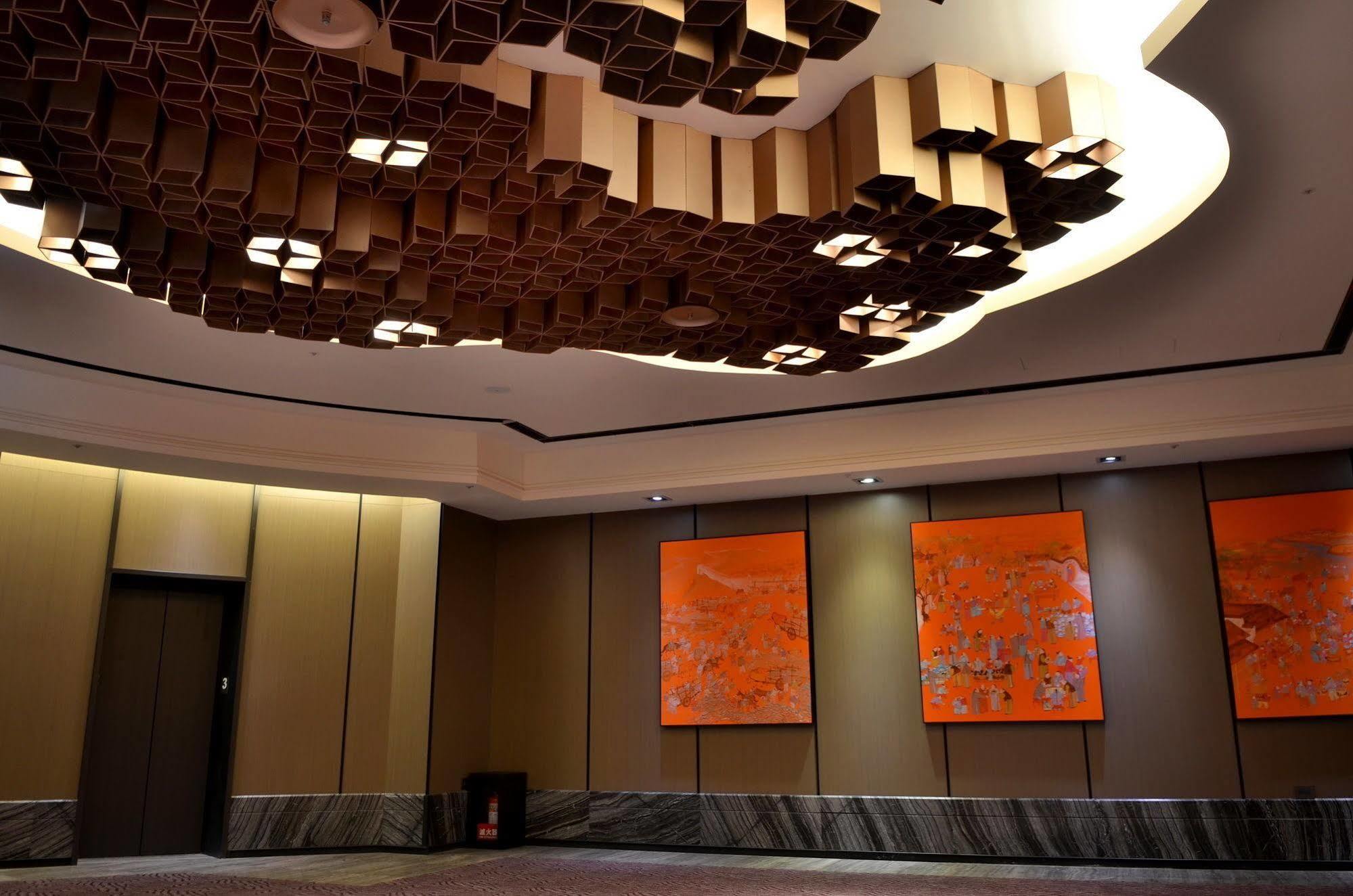 Sheraton Taitung Hotel Экстерьер фото The lobby of the hotel